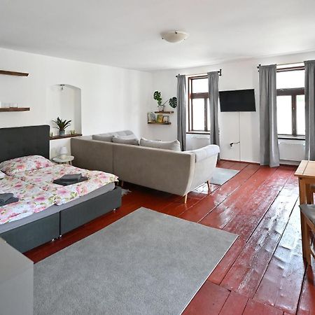 Apartman U Spinaru Trest Ngoại thất bức ảnh
