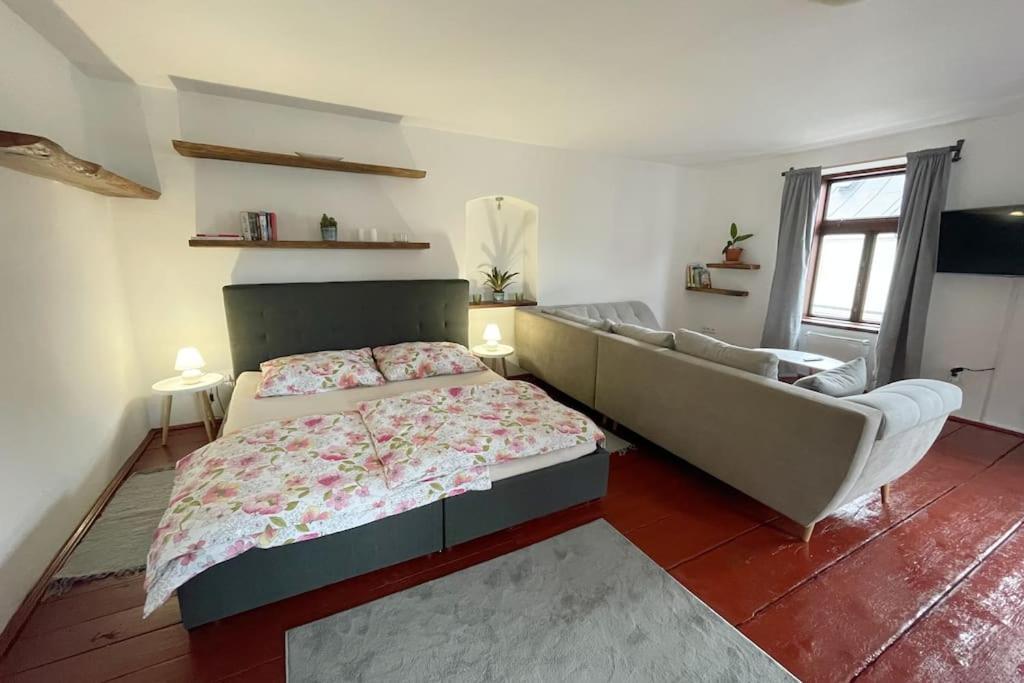 Apartman U Spinaru Trest Ngoại thất bức ảnh