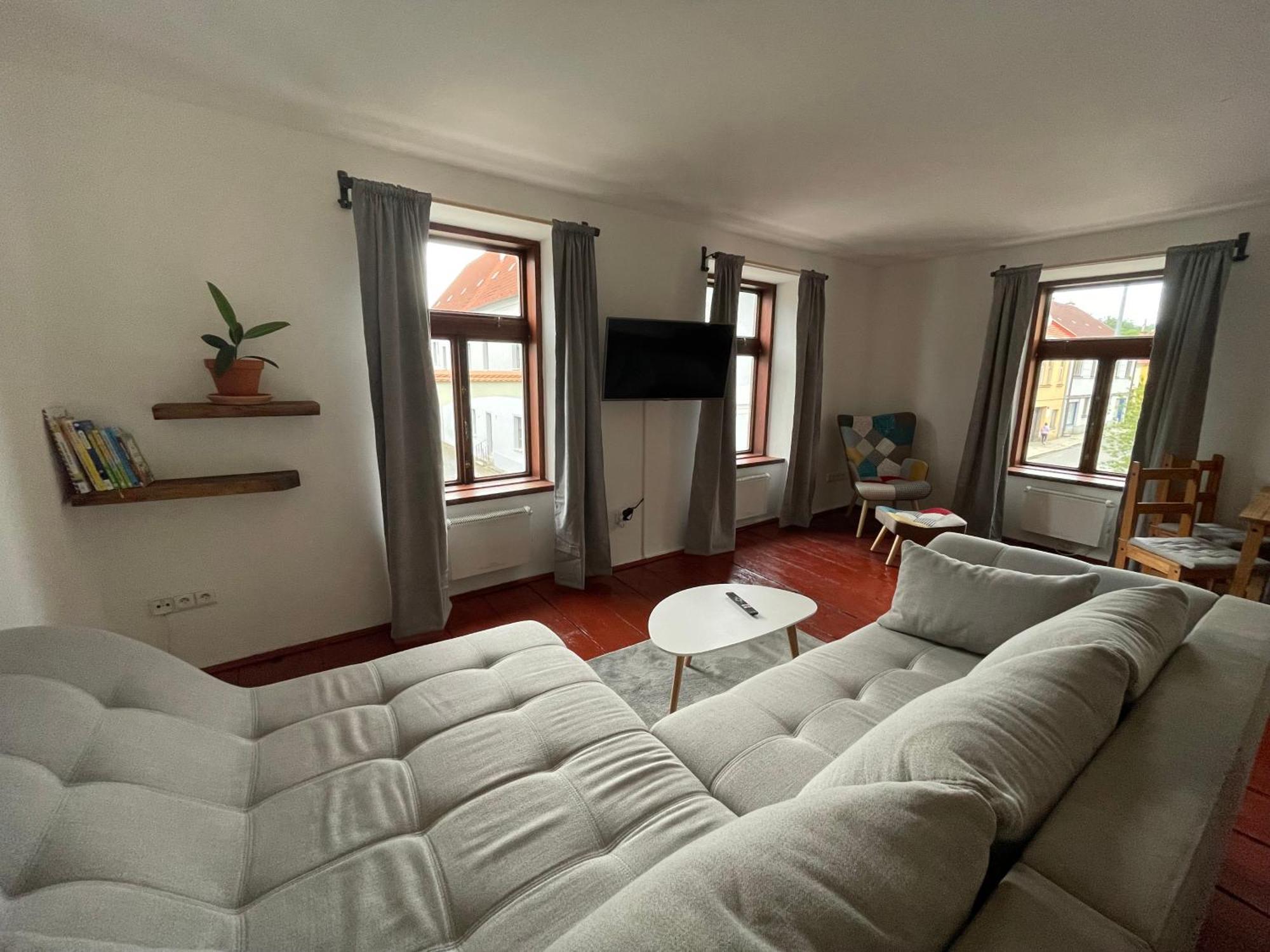 Apartman U Spinaru Trest Ngoại thất bức ảnh