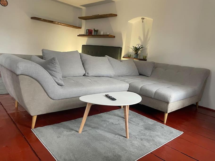 Apartman U Spinaru Trest Ngoại thất bức ảnh