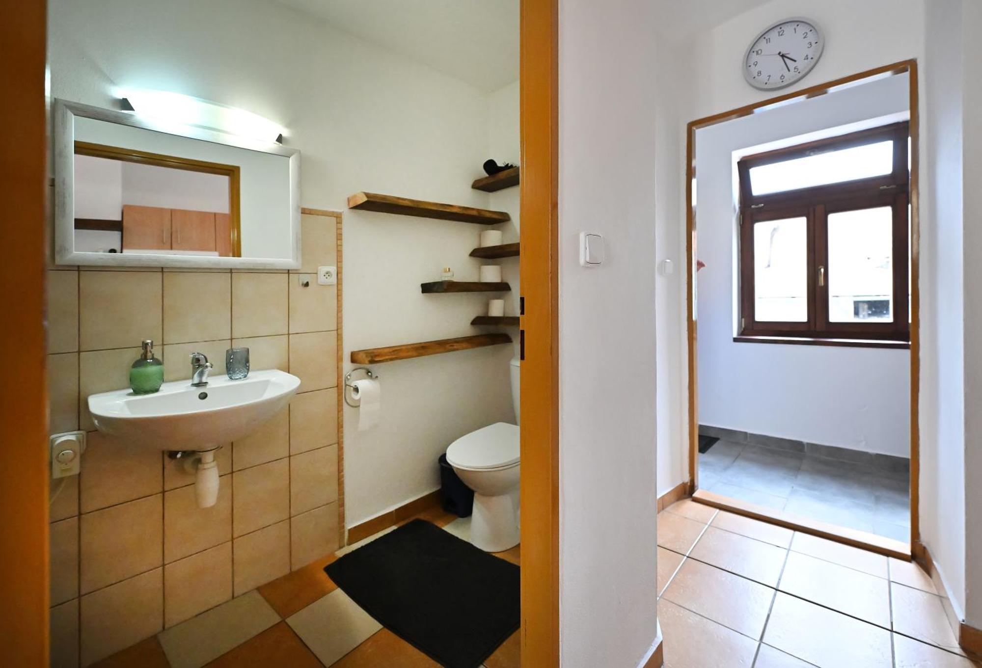 Apartman U Spinaru Trest Ngoại thất bức ảnh