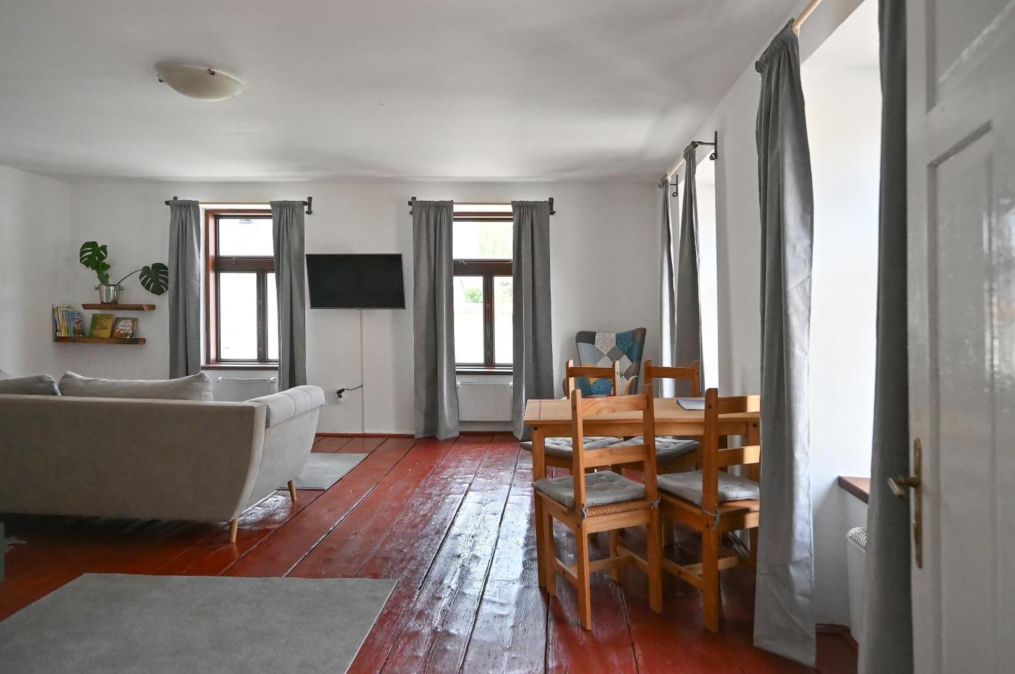 Apartman U Spinaru Trest Ngoại thất bức ảnh