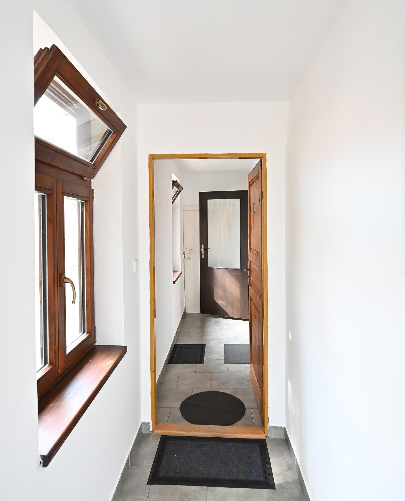 Apartman U Spinaru Trest Ngoại thất bức ảnh
